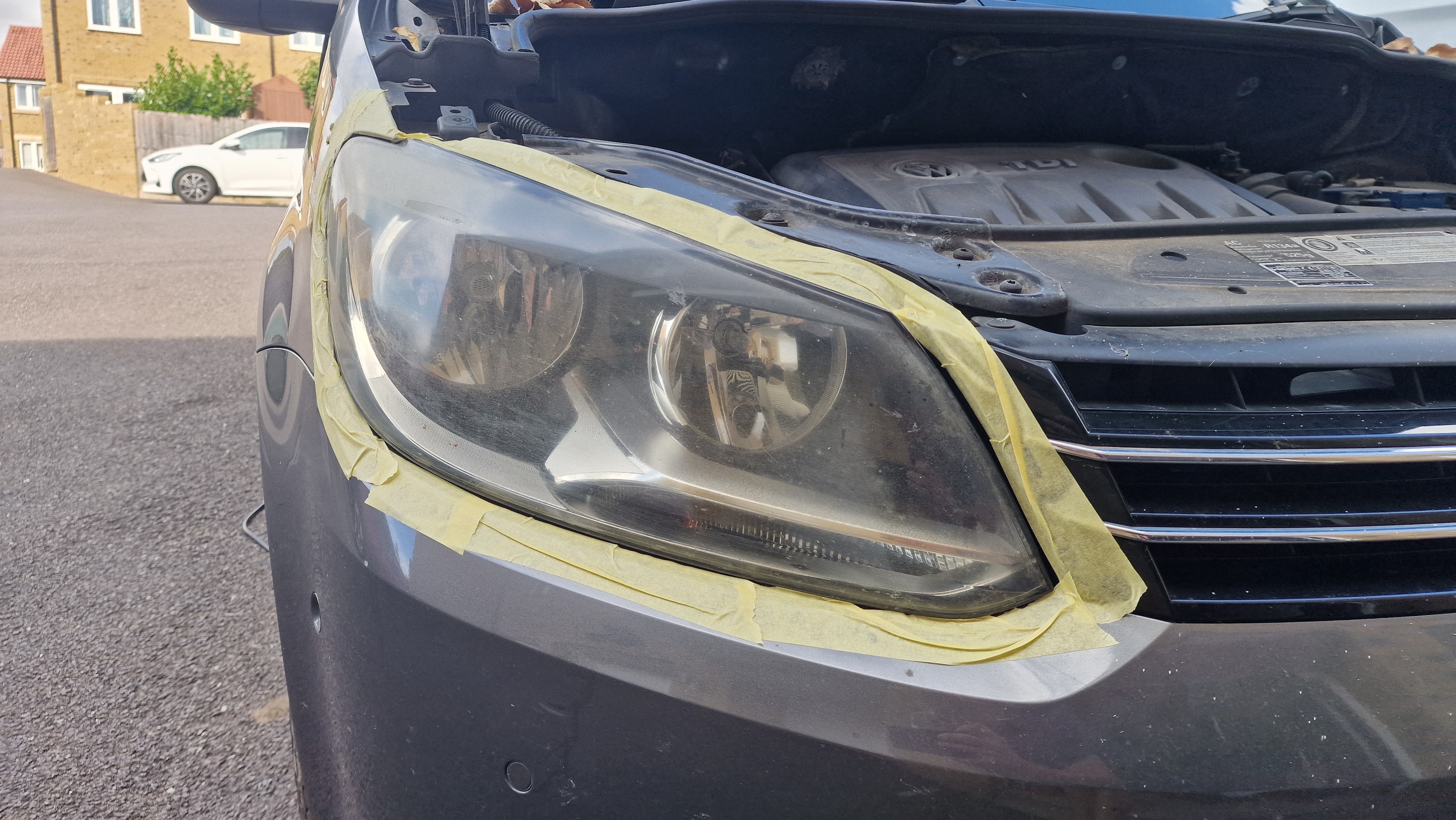 VW Touran left headlight before restoration